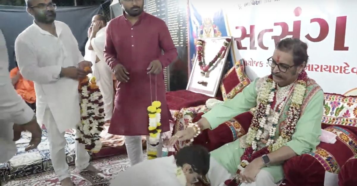 Lalji Maharajshree (Vadtal) blessing a devotee in Nashik